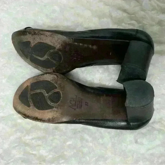 AGL Black Leather Bow Cap Toe Block Heel Pumps Shoes. - Picture 6 of 8